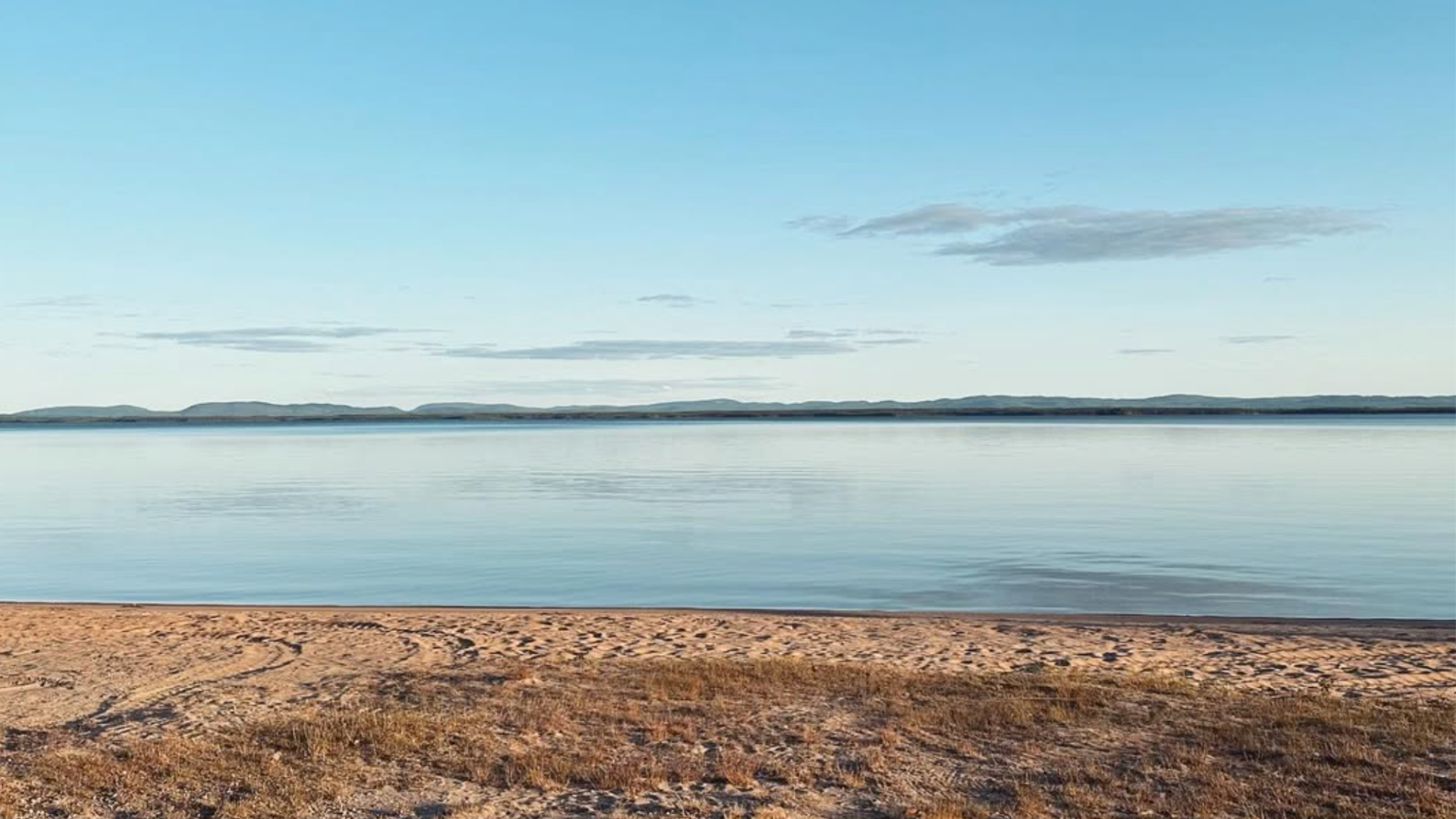 Sjön Dellen i kvällsljus
